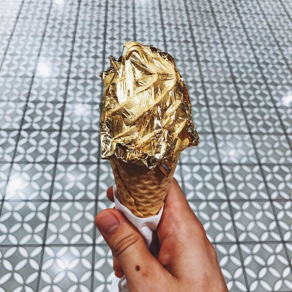 Cây kem dát vàng 24k khuynh đảo Sài Gòn ảnh 1