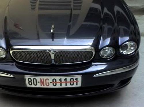 Xe biển ngoại giao vạch đỏ - bất khả xâm phạm ở Việt Nam ảnh 1