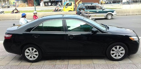 Toyota Camry 2007 sau 10 năm giá gần 800 triệu tại Việt Nam ảnh 1