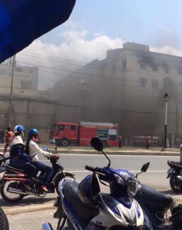 Công ty may tại Cần Thơ bất ngờ bùng cháy trở lại ảnh 1