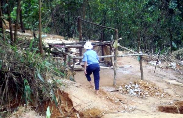 Vào hang mót vàng tại mỏ Bồng Miêu, mỗi ngày gom được 1 cây ảnh 4