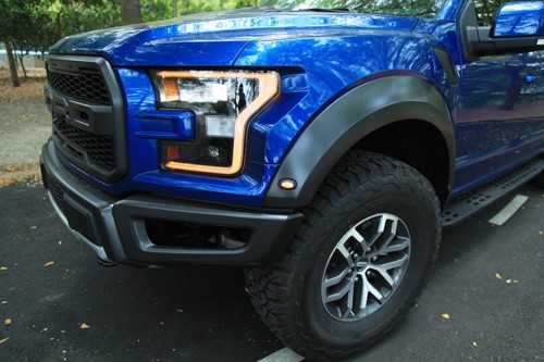'Siêu bán tải' Ford F-150 Raptor 2017 đầu tiên về Việt Nam ảnh 1