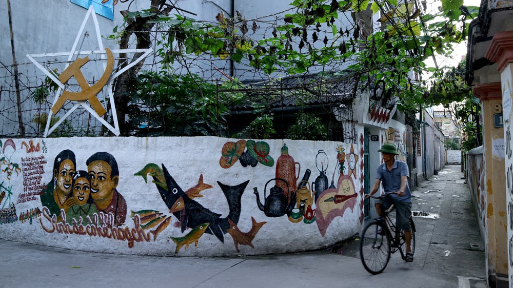 'Làng bích báo' của cụ ông 96 tuổi đẹp lạ giữa Thủ đô ảnh 11