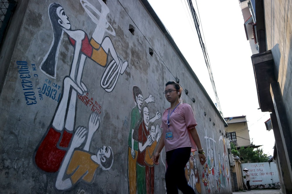 'Làng bích báo' của cụ ông 96 tuổi đẹp lạ giữa Thủ đô ảnh 13