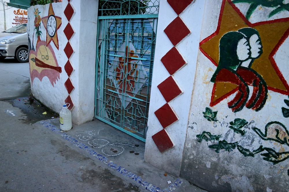 'Làng bích báo' của cụ ông 96 tuổi đẹp lạ giữa Thủ đô ảnh 15