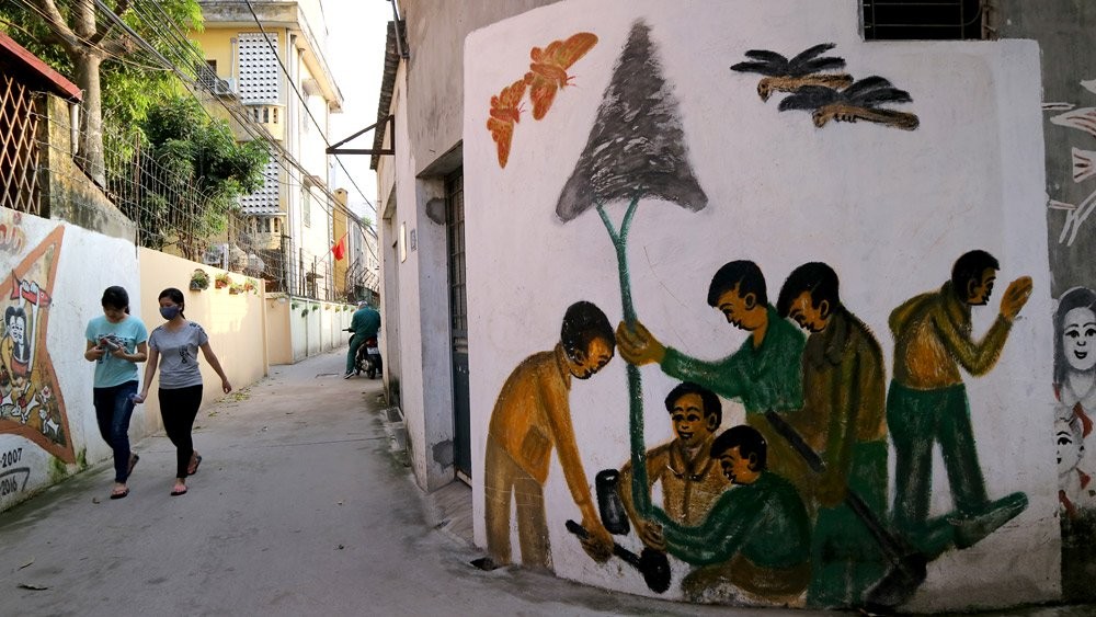 'Làng bích báo' của cụ ông 96 tuổi đẹp lạ giữa Thủ đô ảnh 5