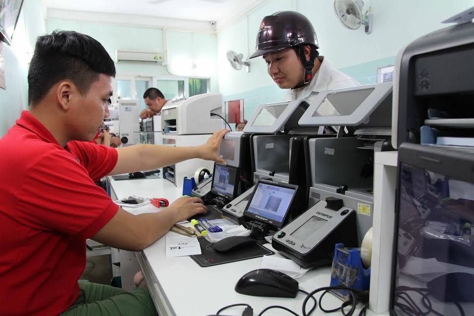 Hình ảnh phố chuyên doanh vàng bạc, đá trang sức tại TP.HCM ngày đầu ra mắt ảnh 4 Hình ảnh phố chuyên doanh vàng bạc, đá trang sức tại TP.HCM ngày đầu ra mắt ảnh 4