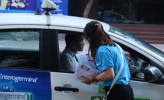 Hà Nội: Người dân lúng túng khi sử dụng công nghệ đỗ xe thông minh ảnh 6