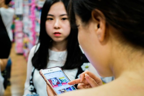 Du học sinh Trung Quốc làm giàu nhờ cơn khát mua hàng Australia ảnh 1