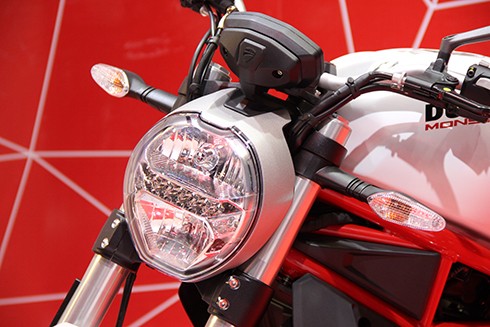 Ducati Monster 797 - nakedbike mới giá từ 388 triệu cho người Việt ảnh 1