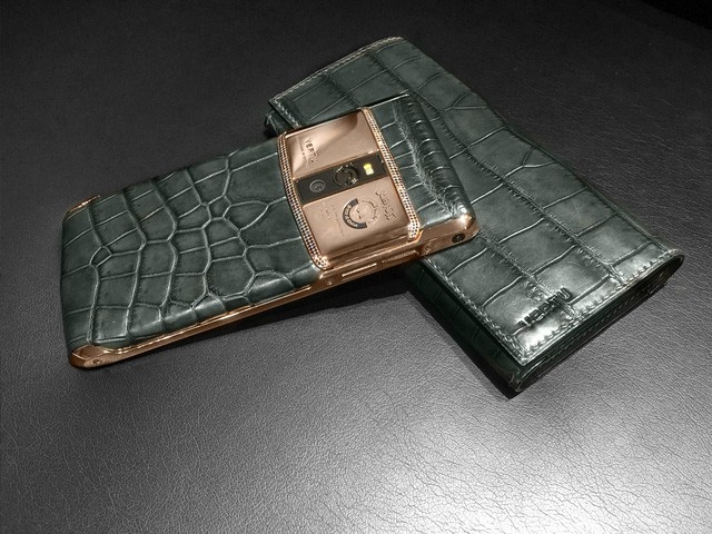 Ngắm mẫu Vertu Signature Touch được chế tác giá 500 triệu đồng ảnh 2