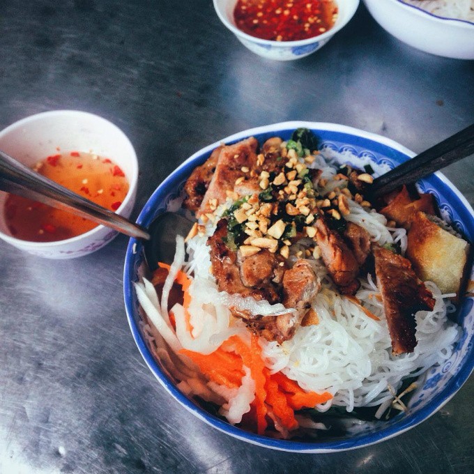 Bát bánh canh hơn 200.000 đồng 'huyền thoại' ở Sài Gòn ảnh 12