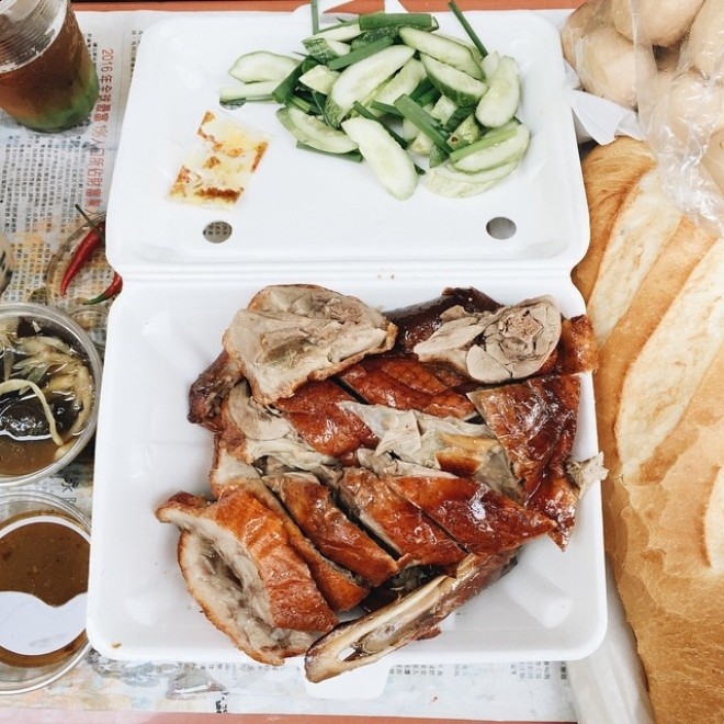 Bát bánh canh hơn 200.000 đồng 'huyền thoại' ở Sài Gòn ảnh 7