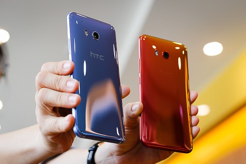 HTC ra mắt smartphone U11 vỏ đổi màu, cảm ứng cạnh viền ảnh 2