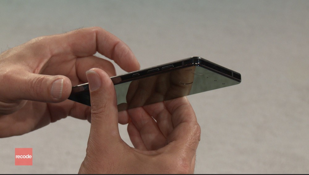 Ảnh thực tế 'kẻ hủy diệt iPhone' của cha đẻ Android ảnh 6