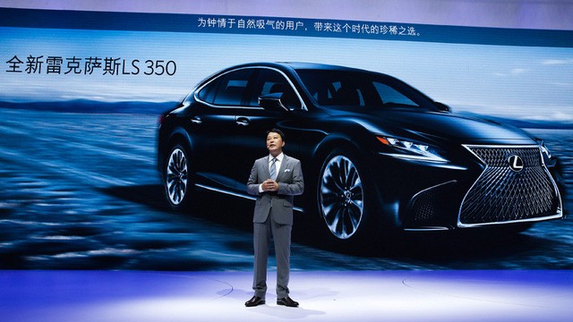 Lexus trình làng mẫu xe cỡ lớn hạng sang giá “rẻ” LS 350 ảnh 1