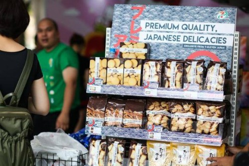 Các ông lớn chờ 'so găng' với 7-Eleven ảnh 1