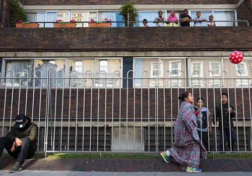 Vụ cháy chung cư lộ hố sâu giàu - nghèo trong lòng London ảnh 1