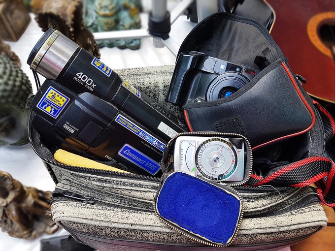 Tìm đồ công nghệ 'chất' giữa chợ ve chai Sài Gòn ảnh 5