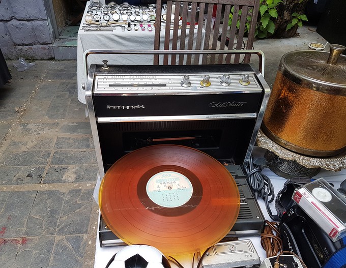 Tìm đồ công nghệ 'chất' giữa chợ ve chai Sài Gòn ảnh 6