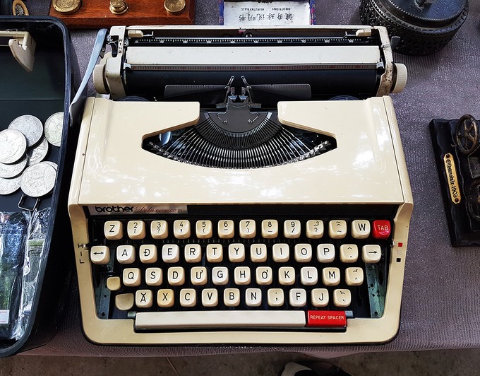 Tìm đồ công nghệ 'chất' giữa chợ ve chai Sài Gòn ảnh 8