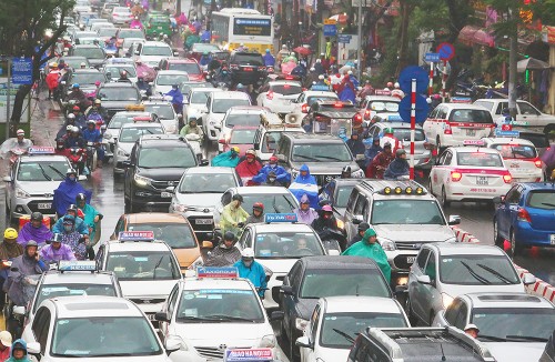 Giảm giá ôtô tại Việt Nam: “Cơn khát” cho người trẻ ảnh 1