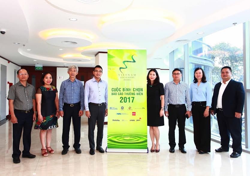 Hinh ảnh ngày đầu tiên chấm giải Báo cáo thường niên năm 2017 ảnh 1 Hinh ảnh ngày đầu tiên chấm giải Báo cáo thường niên năm 2017 ảnh 1