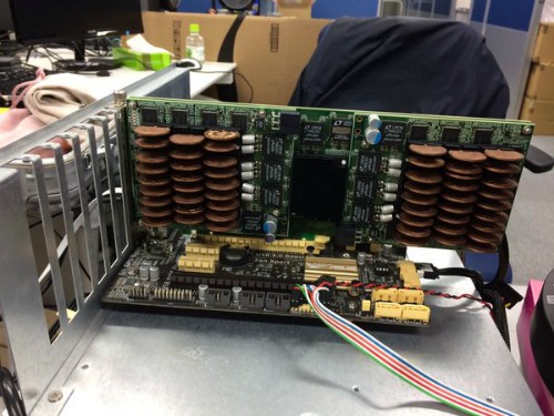 Người Nhật làm mát laptop bằng tiền xu ảnh 1