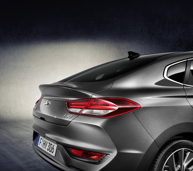 Hyundai tiếp tục làm mới i30 bằng bản Fastback ảnh 1
