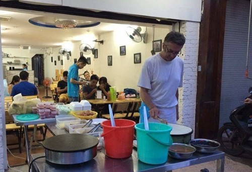 Bốn quán ăn đông khách do người nước ngoài bán ở Sài Gòn ảnh 3