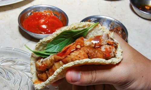 Bốn quán ăn đông khách do người nước ngoài bán ở Sài Gòn ảnh 5