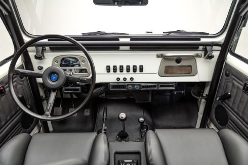 FJ40 Land Cruiser - xế phượt cổ điển Toyota thời hiện đại ảnh 4