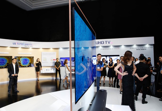 LG Signature W - TV OLED mỏng nhất Việt Nam ảnh 4