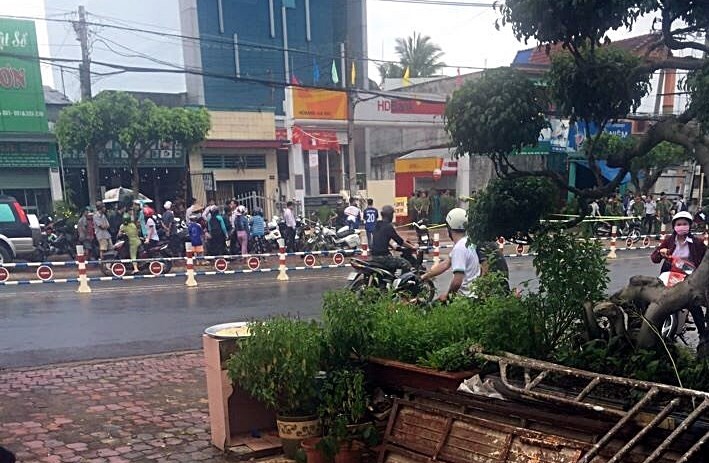 Dùng vật nghi lựu đạn cướp ngân hàng ở Đồng Nai ảnh 1