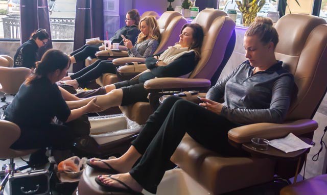 Nghề của những 'họa sỹ móng' ảnh 3