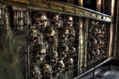 Bữa ăn trong địa ngục ở nhà hàng của 1.000 con ma ảnh 3