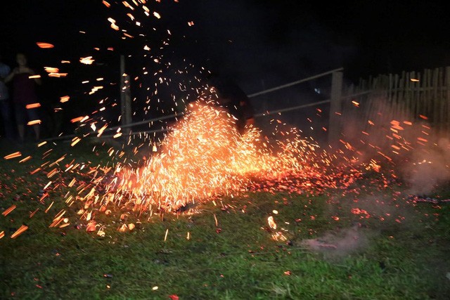 Huyền bí lễ hội nhảy lửa của người Dao đỏ ảnh 11