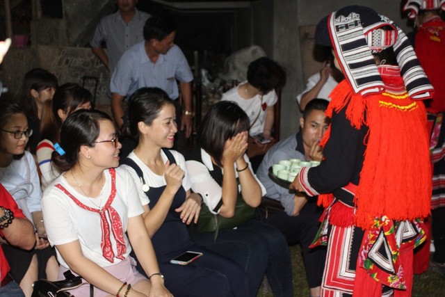 Huyền bí lễ hội nhảy lửa của người Dao đỏ ảnh 3