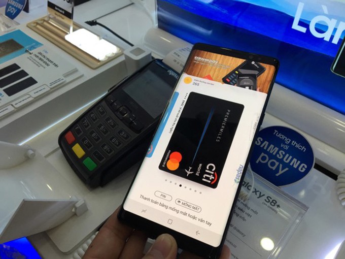 Người mua chờ từ 6h sáng để nhận Galaxy Note8 ảnh 10