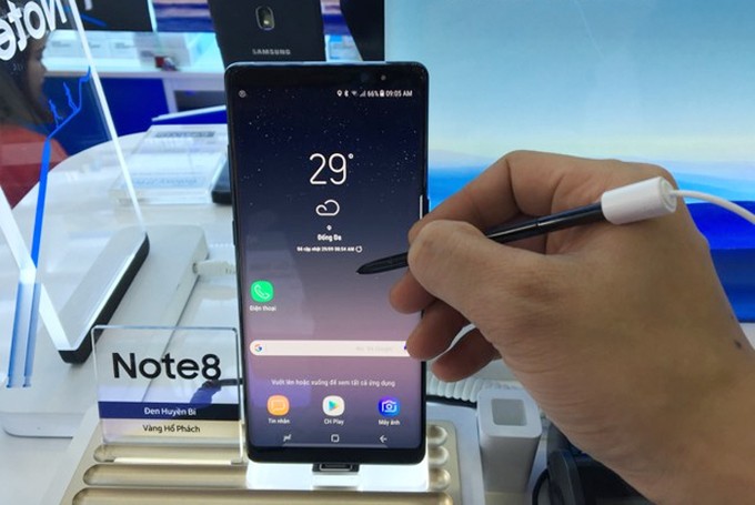 Người mua chờ từ 6h sáng để nhận Galaxy Note8 ảnh 11