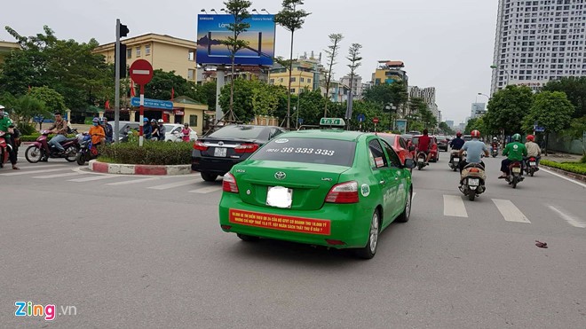 Bùng nổ taxi dán khẩu hiệu phản đối Uber, Grab ảnh 2