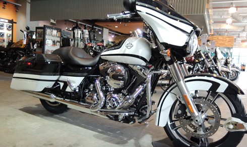 Môtô phân khối lớn chật vật tìm khách ở Việt Nam ảnh 1