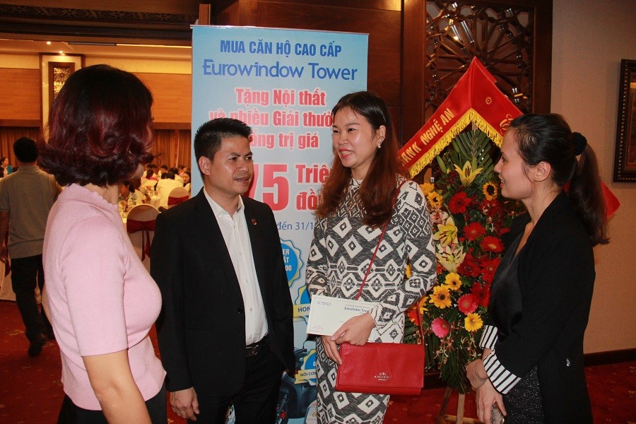Hàng trăm khách hàng tham dự Lễ cất nóc dự án Eurowindow Tower Nghệ An ảnh 1