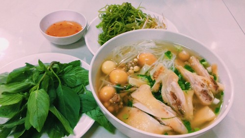 Ba địa chỉ có món gà ngon tại Sài Gòn ảnh 3