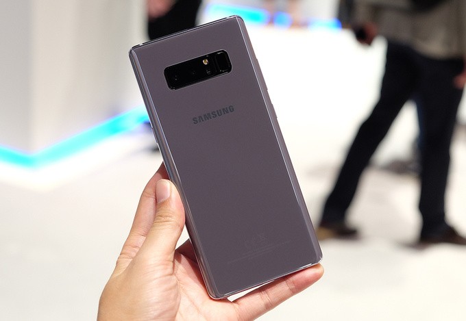 5 smartphone đáng chú ý bán trong tháng 12 ảnh 1