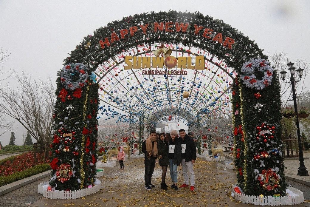 Du khách đổ xô tới “sống ảo” tại Lễ hội mùa Đông ở Fansipan Legend ảnh 8