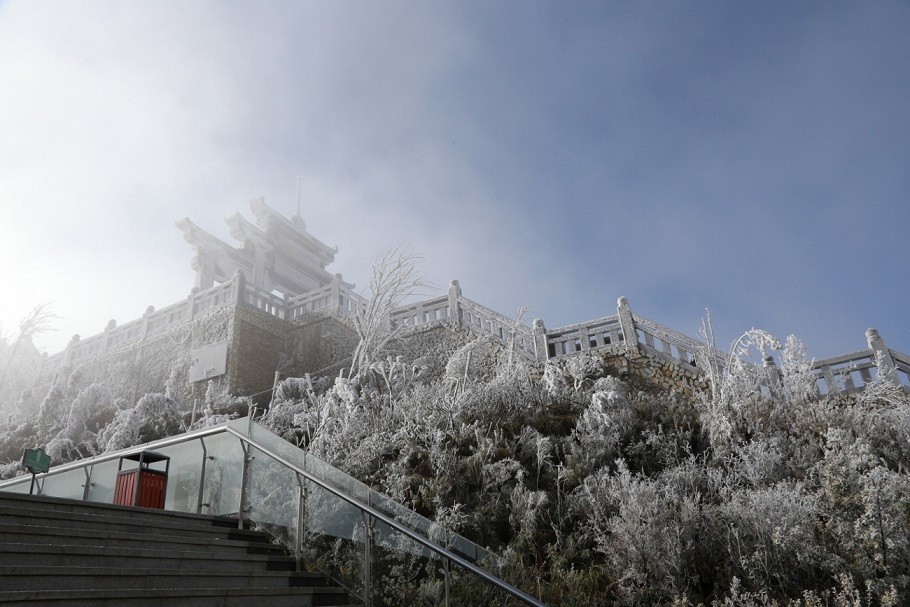 Du khách đổ xô tới “sống ảo” tại Lễ hội mùa Đông ở Fansipan Legend ảnh 1
