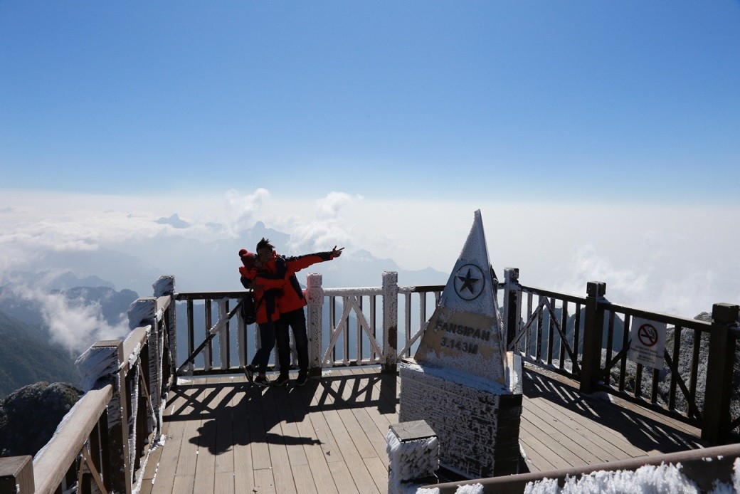 Du khách đổ xô tới “sống ảo” tại Lễ hội mùa Đông ở Fansipan Legend ảnh 6