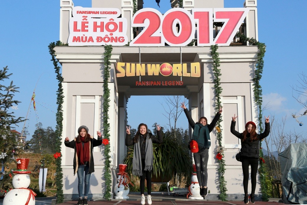Du khách đổ xô tới “sống ảo” tại Lễ hội mùa Đông ở Fansipan Legend ảnh 3