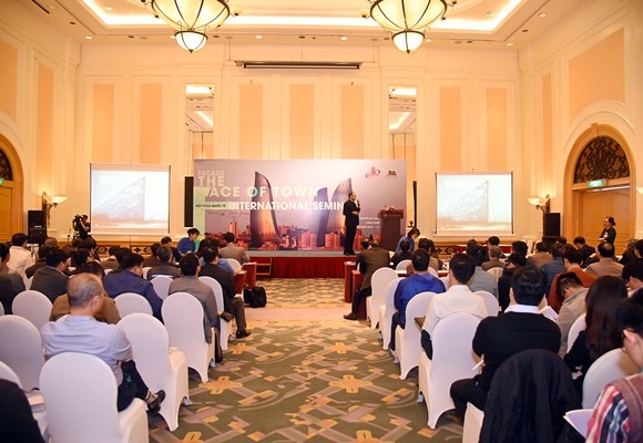 Vách kính phải là cửa sổ tâm hồn của những tòa cao ốc ảnh 1